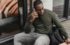 Bellen met iPhone door man
